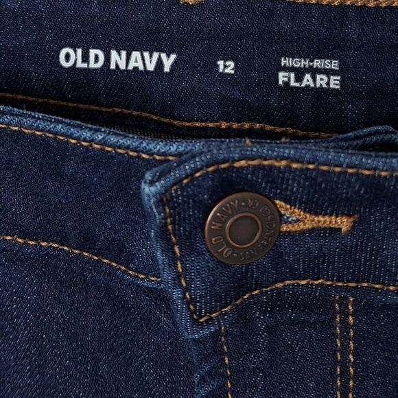 Old Navy Women's High-Waisted Wow Flare Jeans in Dark Wash size 12 - Picture 6 of 8